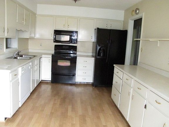 4th image of 157 Heather Dr