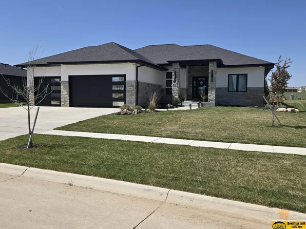 3540 Tree Line Dr, Lincoln, NE 68516