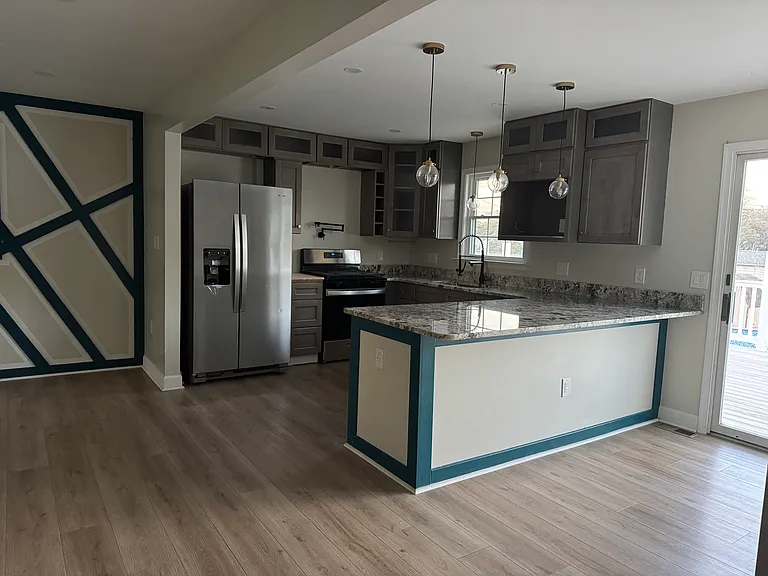 Hammond Dr — Photo 1