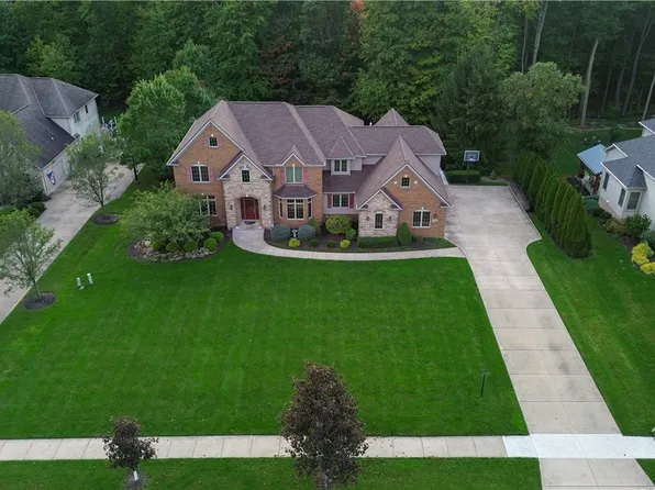 5562 Ridgewood Ln, Brecksville, OH 44141
