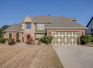 1033 Silver Thorne Dr, Loganville, GA