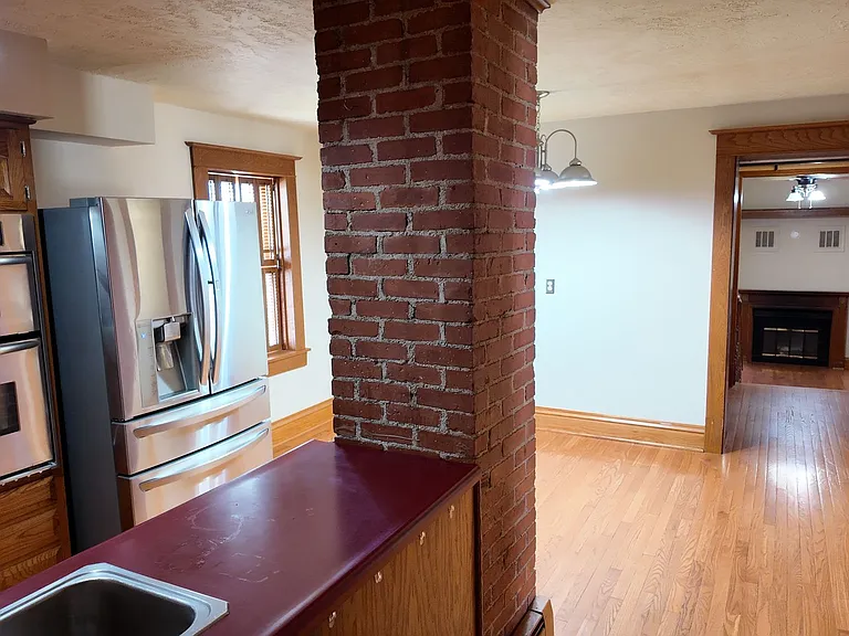 109 W High St — Photo 7