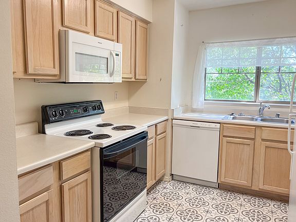 4th image of 70 Loma Vista Dr
