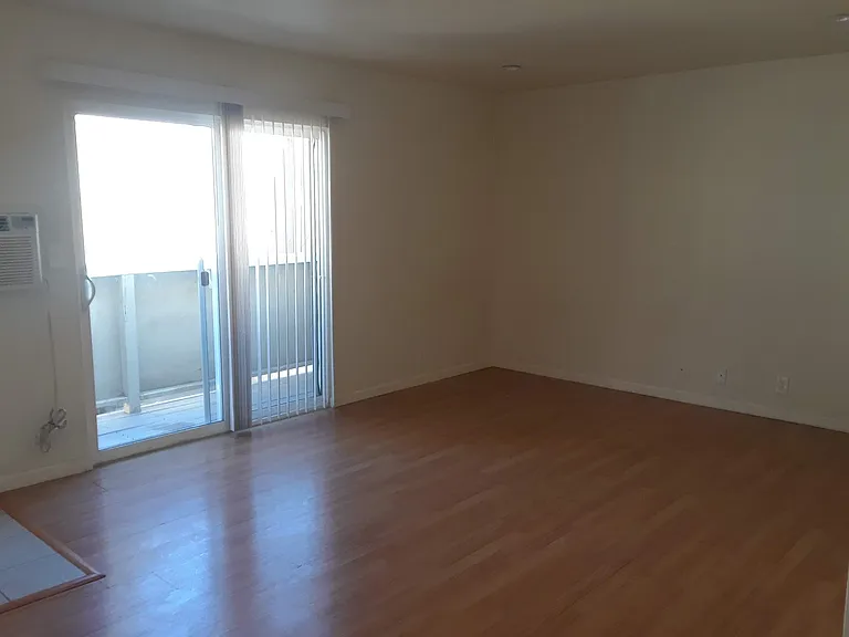 1600 Broadway St #6 — Photo 9