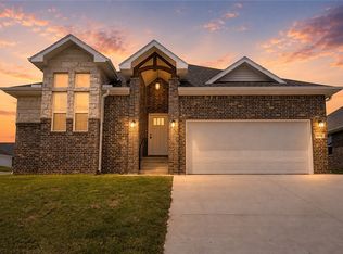 1170 Garrett Ln, Centerton, AR 72719