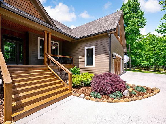 8th image of 3099 Sunset Dr
