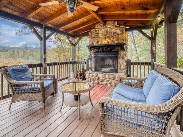 149 Rocky Rd, Blue Ridge, GA 30513