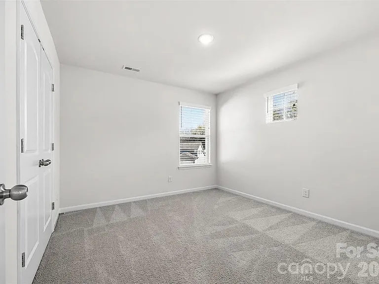 7024 Maple Run Cir — Photo 11