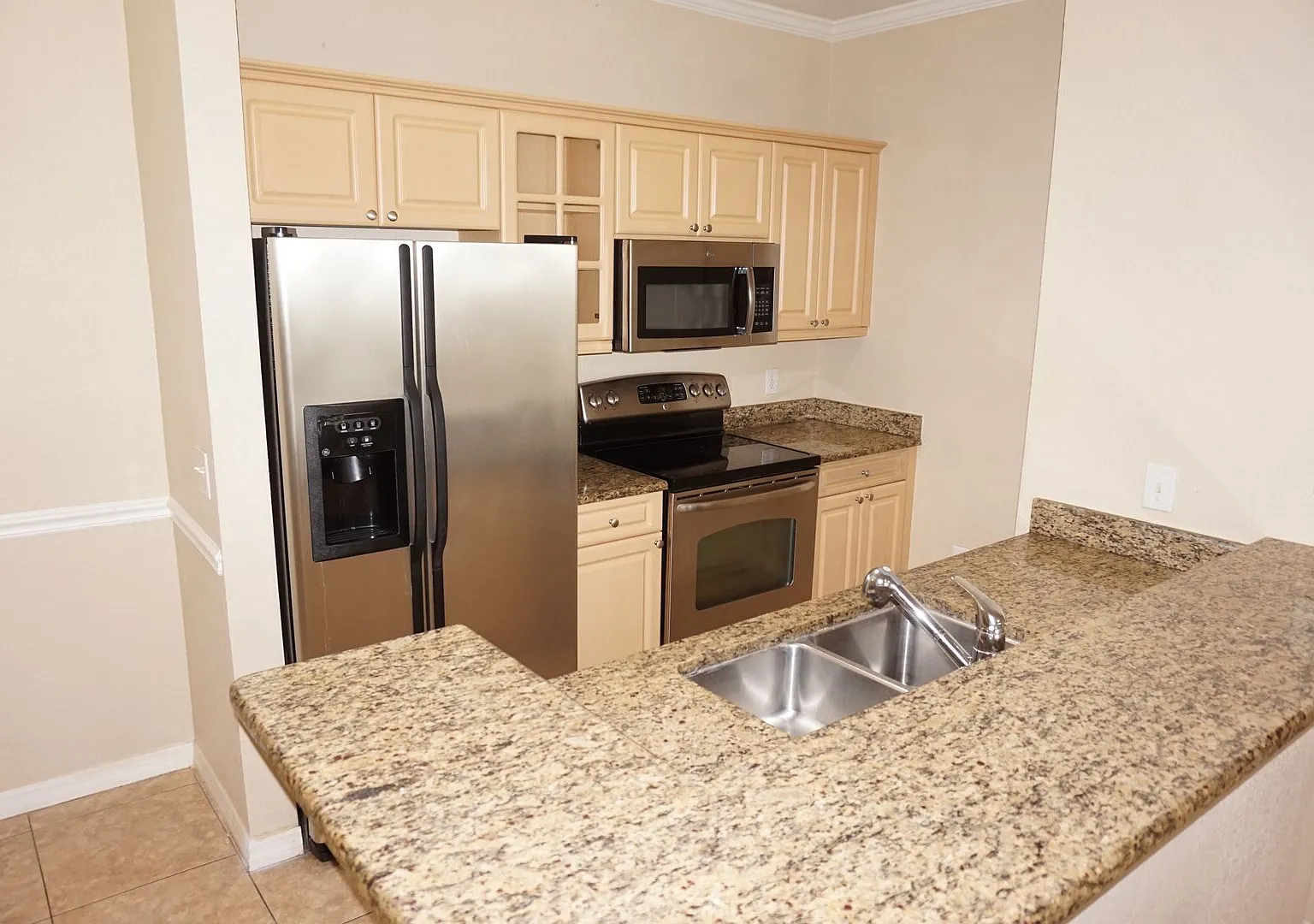 Priced to Rent Fast in Mosaic at Millenia — Photo 2