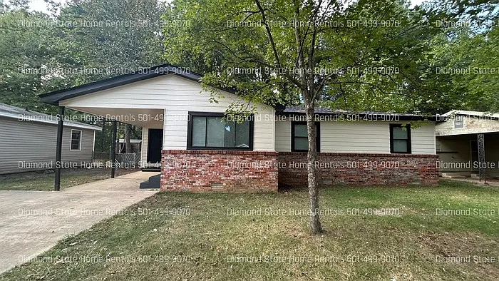 428 N Oak St
