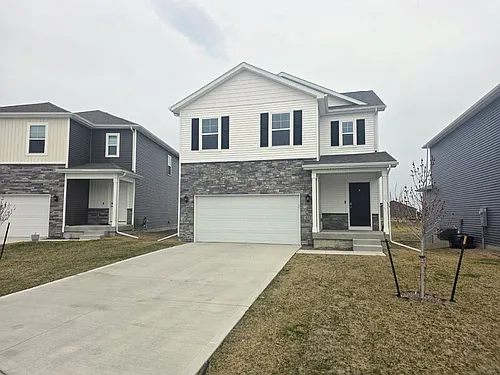 655 NW Williamsburg Ln Photo 1