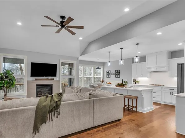 628 NW 110th St, Kansas City, MO 64155