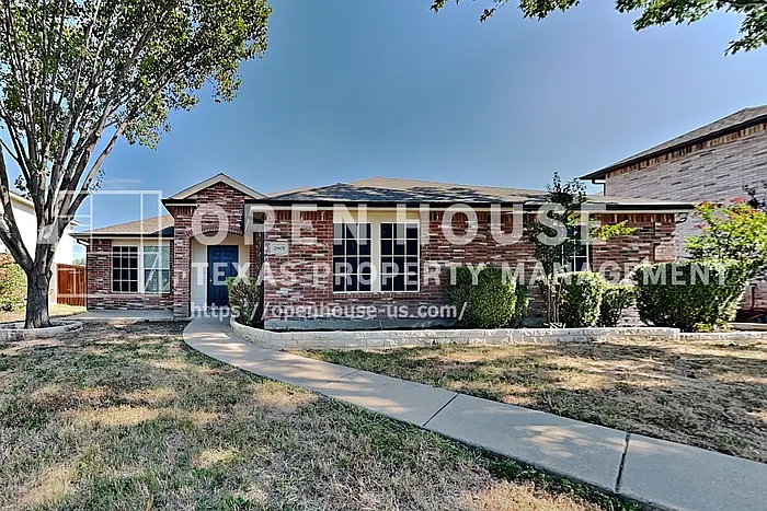 4 bed, 2.0 bath, 2088 sqft, $2,300 — Photo 1
