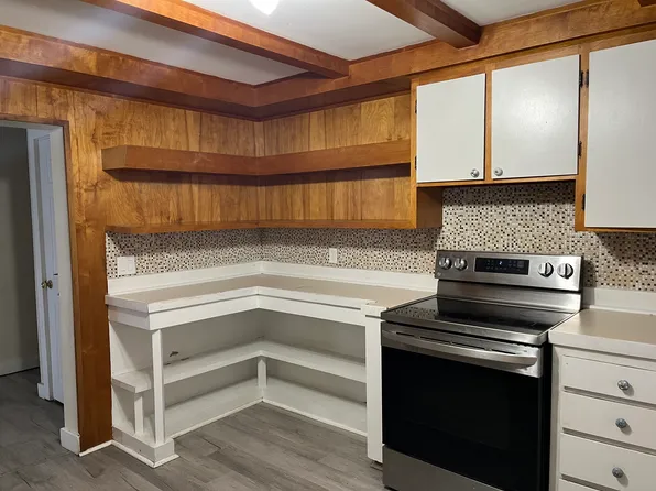 39 Riverside Ave APT 2, Sanford, ME 04073