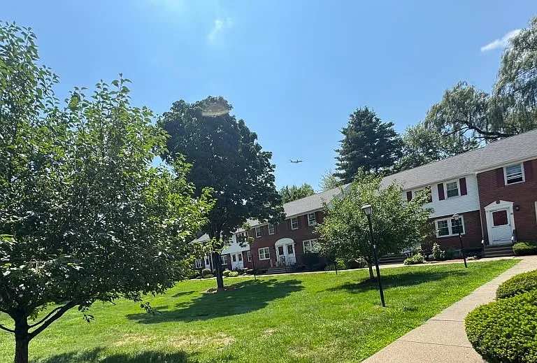 86 Brandywine Ln — Photo 3