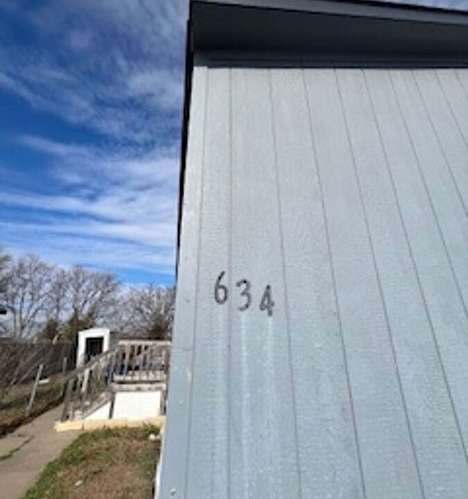 2nd image of 634 E Mills Dr