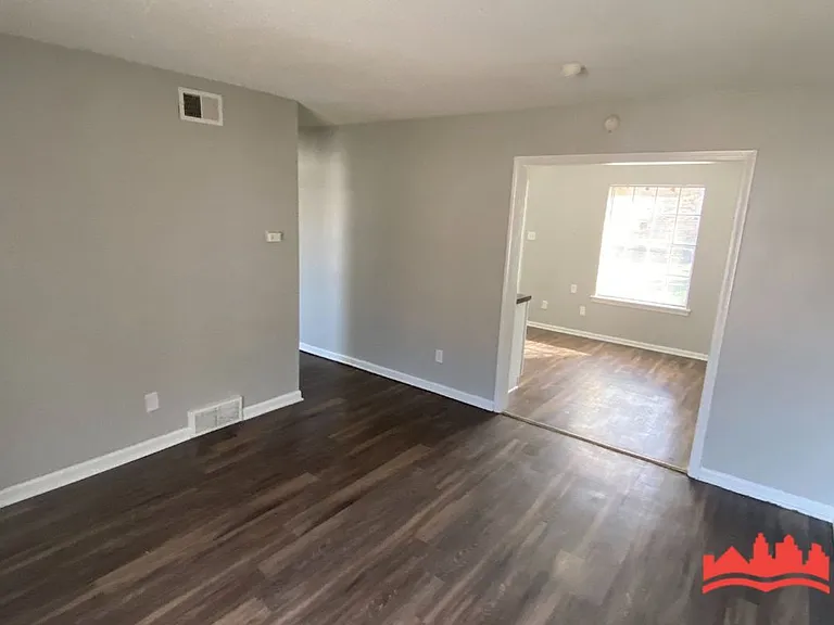 1271 Chickamauga Ave — Photo 3