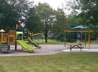 106 Wakefield Ln, Geneva, IL 60134