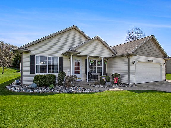 3rd image of 32873 Zinfandel Ave
