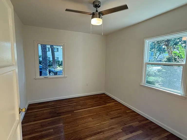 4131 W Toluca Lake Ave — Photo 13
