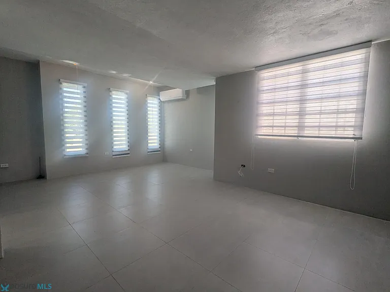F7 Calle Gardenia — Photo 8