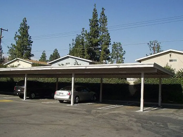 Alcantara Home Apts — Photo 11