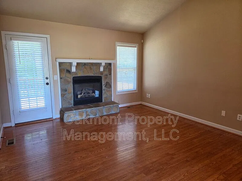 3 bed, 2.0 bath, 1650 sqft, $1,695 — Photo 4