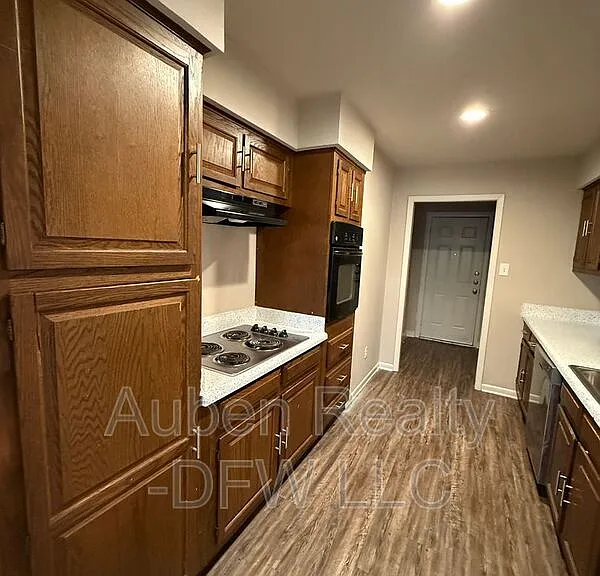 1413 Blackwell Dr — Photo 3