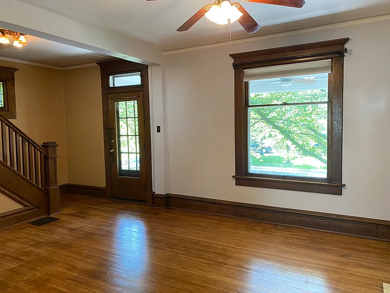 2580 Glenmawr Ave — Photo 3