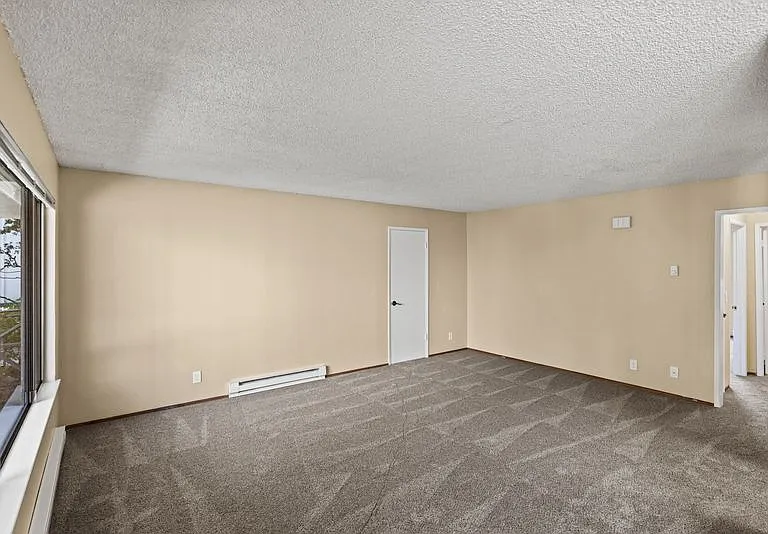 Park Plaza Apartments — Photo 27