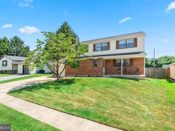 8 Yorktown Ct, Newark, DE 19702