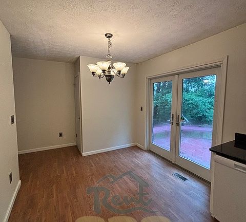 dining area off kitchen