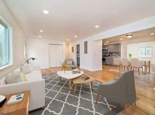 32 Tall Oaks Dr, Hamburg, NJ 07419