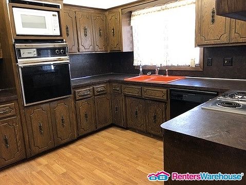 4th image of 131 Egret Blvd NW