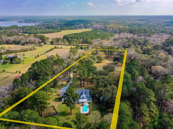 1415 Martins Point Rd, Wadmalaw Island, SC 29487