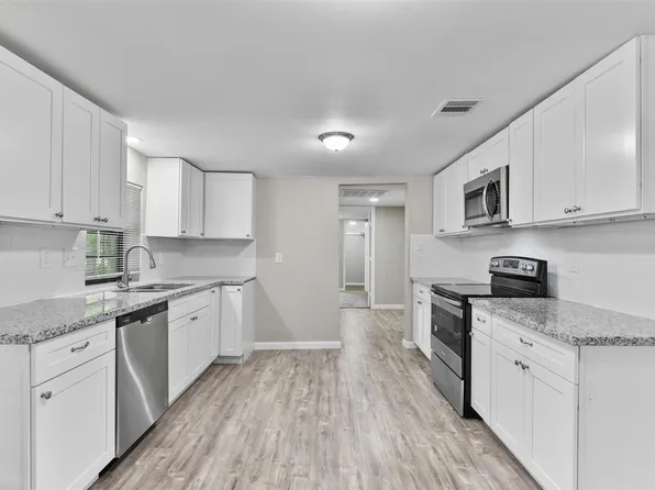 6905 Speaker St, Hitchcock, TX 77563