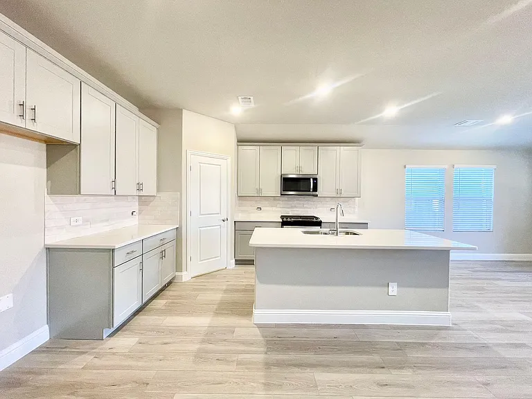 1203 Mahogany Dr — Photo 11