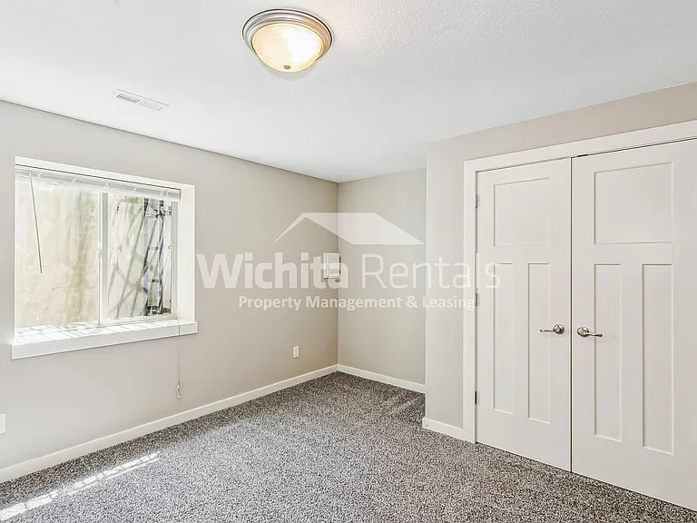 146 N Jackson Heights Ct — Photo 12