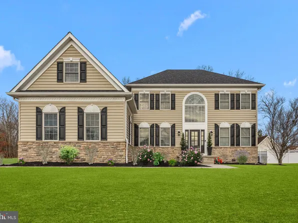 127 Blue Meadow Ln, Sicklerville, NJ 08081
