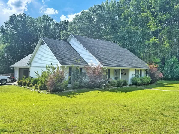 1110 Segars Dr, Iuka, MS 38852