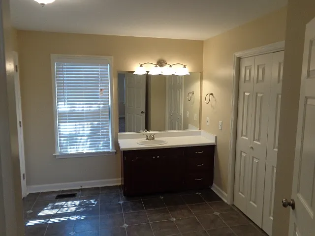 406 Williamsport Dr — Photo 10