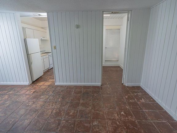 5th image of 30 Lakeway St