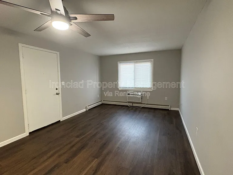 818 Pine St #4 — Photo 10