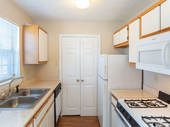 5th image of 10624 Glenstone Ct #3