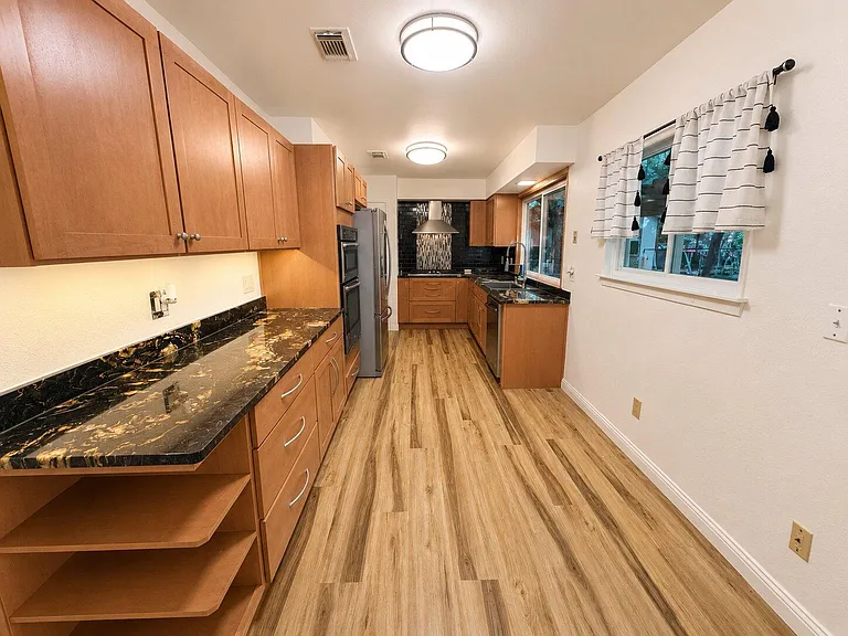 5802 Brook Valley Dr — Photo 10