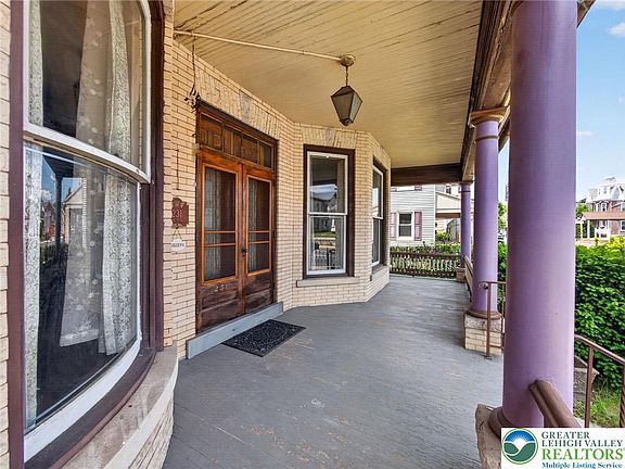 36th image of 231 Main St