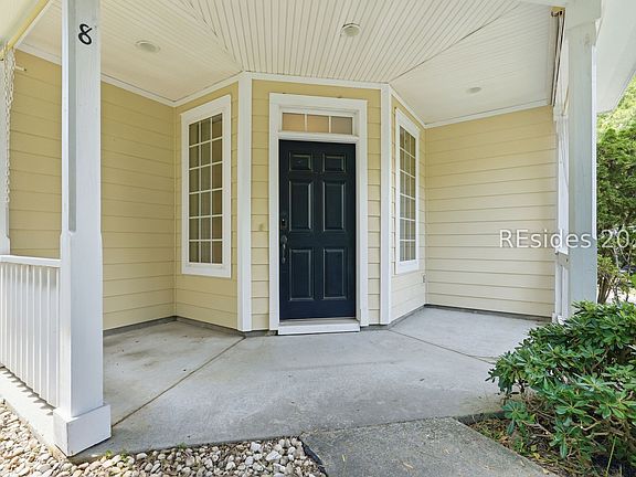 2nd image of 8 Winterberry Ln
