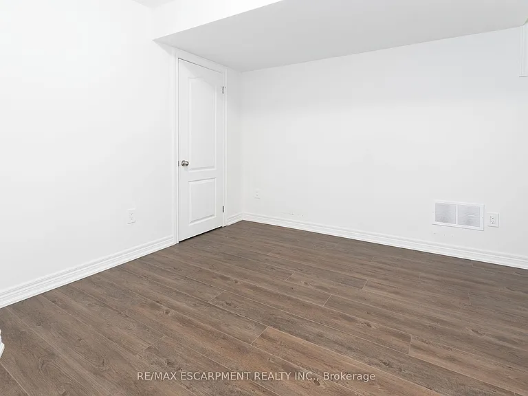 22 Whithorn Cres #LOWER — Photo 11