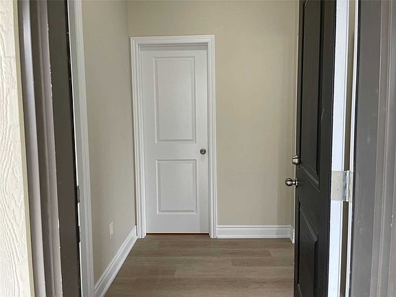 2nd image of 922 Ernest Allen Blvd