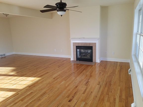 3rd image of 6 Paddlewheel Ct #6